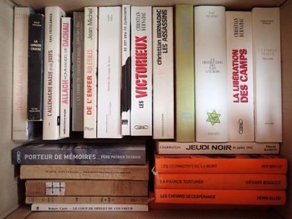Importante mannette de livres brochés et...