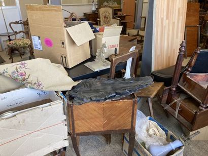 STOCK D'UN BROCANTEUR SISE A CHÂTEAU-THIERRY...