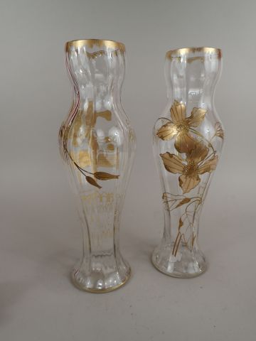 Paire de grands vases de forme balustre en...