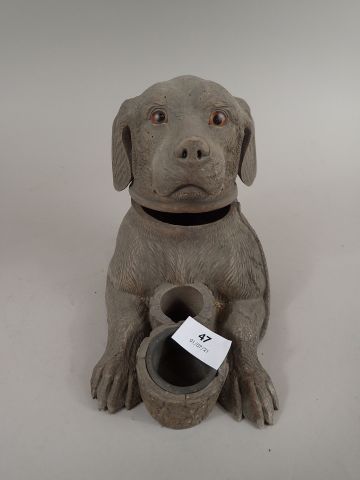 Nécessaire de fumeur en bois sculpté figurant...