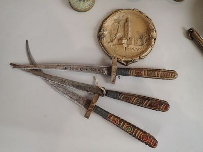 Mannette comprenant notamment un marteau...