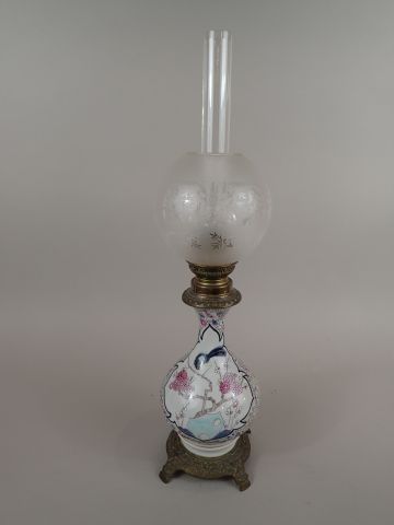 Lampe à pétrôle en porcelaine émaillée à...