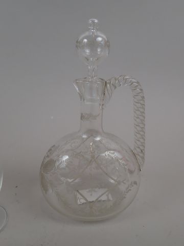 Lot de verrerie comprenant un verre de cure...