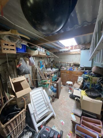 (SUITE PHOTOS LOT 4) ENTIER MOBILIER D'UNE...