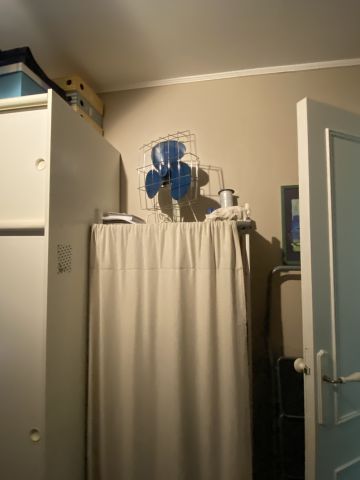 ENTIER MOBILIER D'UNE MAISON SISE A LAON...