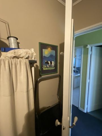ENTIER MOBILIER D'UNE MAISON SISE A LAON...