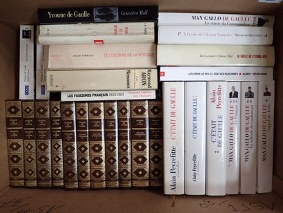 Importante et intéressante mannette de livres...
