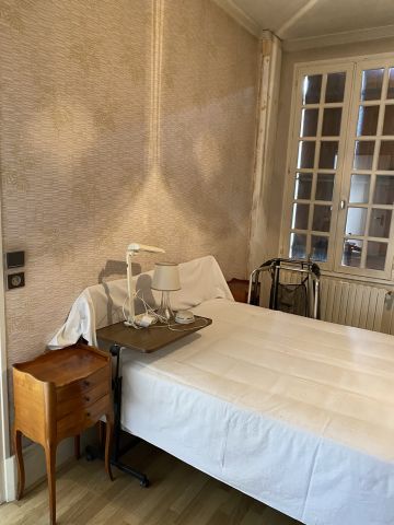 (SUITE PHOTOS LOT 3) ENTIER MOBILIER D'UNE...