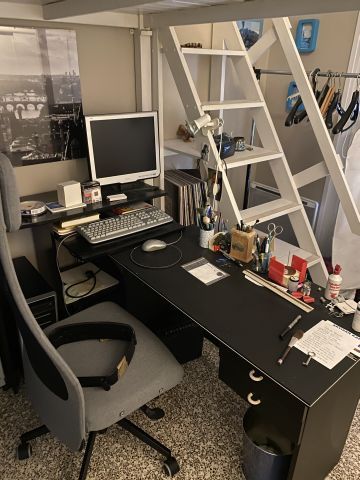 ENTIER MOBILIER D'UNE MAISON SISE A LAON...