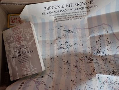 Importante mannette de livres brochés et...