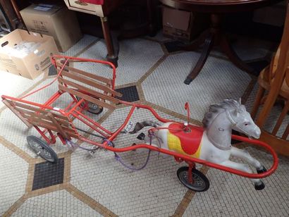 Voiture à cheval pour enfant en forme de...