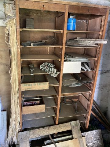 (SUITE PHOTOS LOT 3) ENTIER MOBILIER D'UNE...