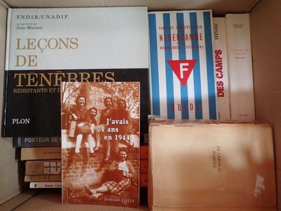 Importante mannette de livres brochés et...