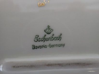 ESCHENBACH, plat à cake en porcelaine à décor...
