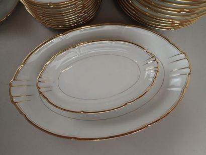 CB Cie France. Service de table en porcelaine...