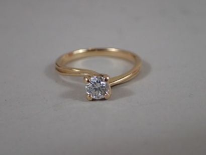 Bague dite « solitaire » en or jaune ( 750...