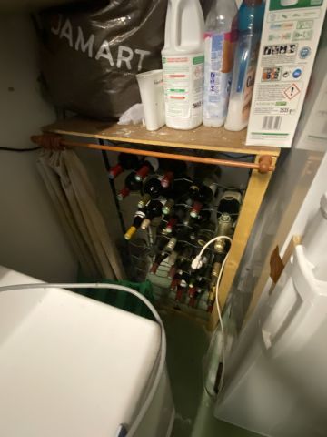 (SUITE PHOTOS LOT 4) ENTIER MOBILIER D'UNE...