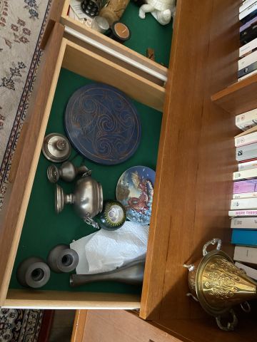 (SUITE PHOTOS LOT 3) ENTIER MOBILIER D'UNE...