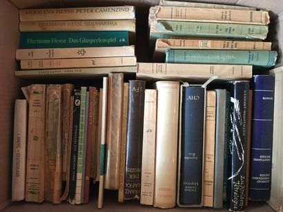 Carton de livres brochés. En l'état.