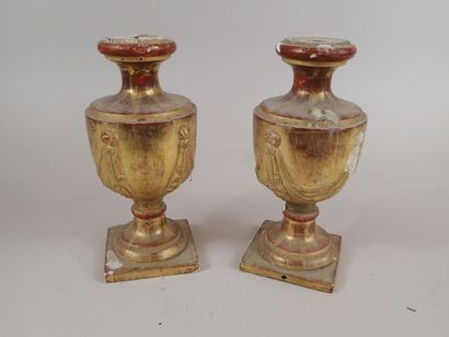 Paire de petits vases de forme balustre en...