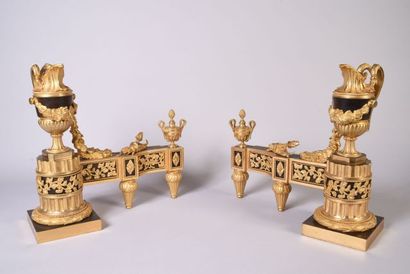 M. SAUTEL. Paire de feux en bronze ciselé...
