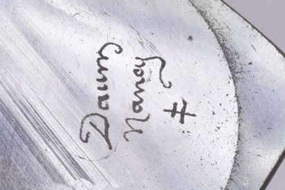 DAUM NANCY. Vase à section carrée en verre...