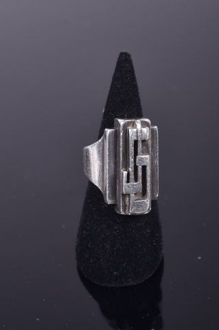 Jean DESPRES (1889-1980). Chevalière en argent...