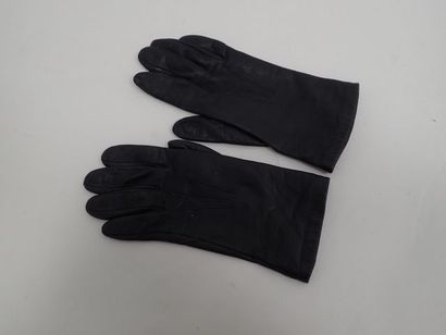 Ensemble de deux paires de gants comprenant...