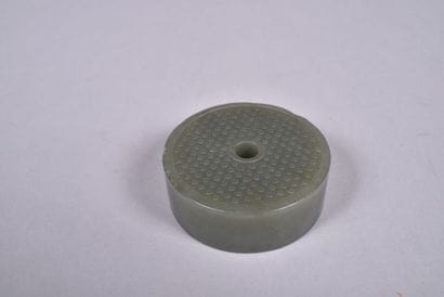 Lot de quatre objets en jade céladon, comprenant...