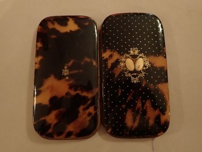 Etui à cigarettes en écaille piquée d'étoiles...