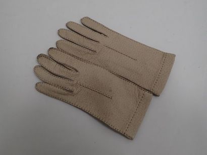 Ensemble de deux paires de gants comprenant...
