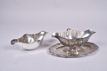 Saucière en argent à plateau adhérent avec...