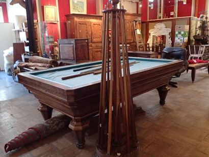 Billard français en palissandre reposant...