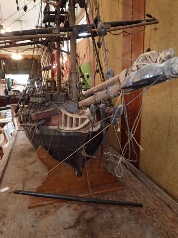 Importante maquette de navire à voile 