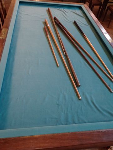 Billard français en palissandre reposant...