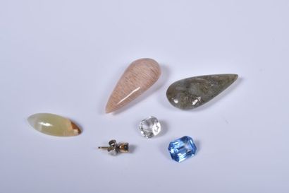 Lot de petites pierres fines (tourmaline...