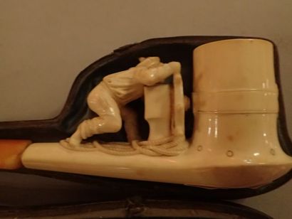 Pipe en écume de mer sculptée d'un marin...