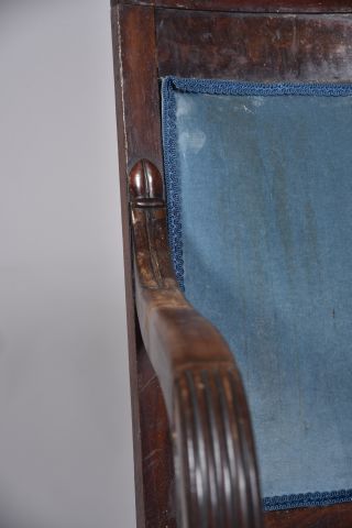 Fauteuil en acajou à deux accotoirs lotiformes,...
