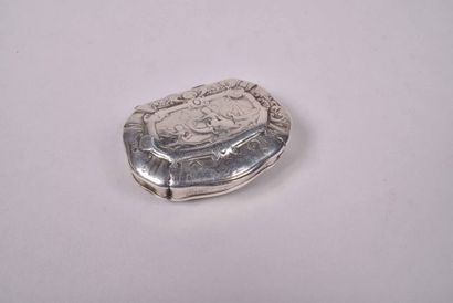 Tabatière en argent à bords chantournés,...