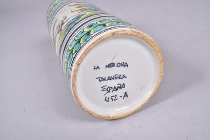 TALAVERA. Vase rouleau en faïence à décor...