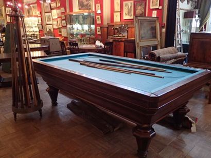 Billard français en palissandre reposant...