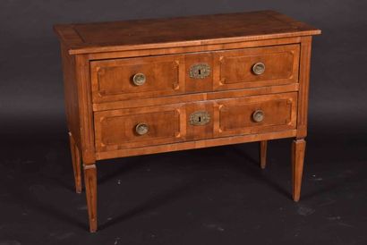 Commode dite sauteuse en bois de placage...