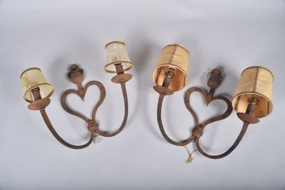 Paire d'appliques en fer forgé à deux bras...