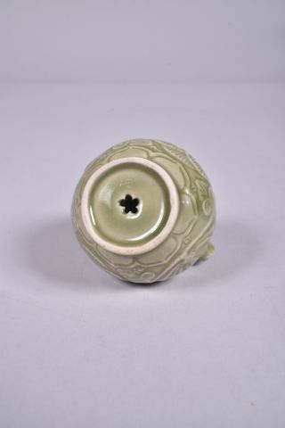 Petite verseuse en porcelaine émaillée céladon,...