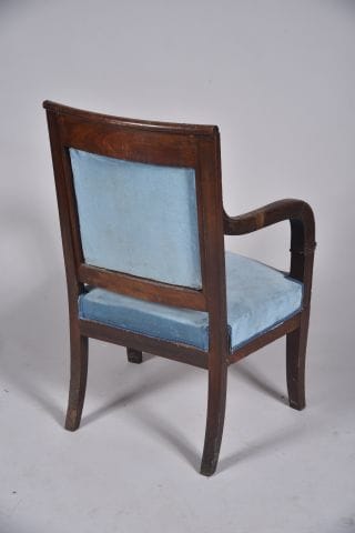 Fauteuil en acajou à deux accotoirs lotiformes,...