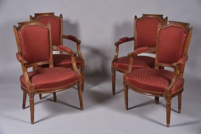Suite de quatre fauteuils cabriolets Louis...