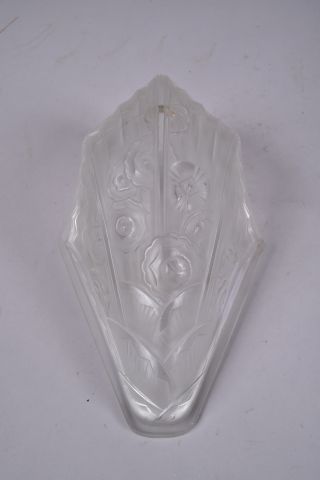 Suite de trois verreries de lustre ou d'appliques...