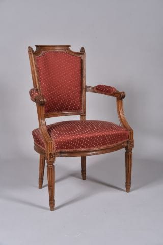 Suite de quatre fauteuils cabriolets Louis...
