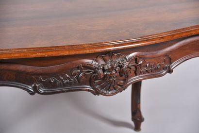 Table de milieu en placage de palissandre...