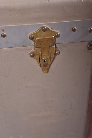 MOYNAT. Malle de voiture, âme en bois gainée...